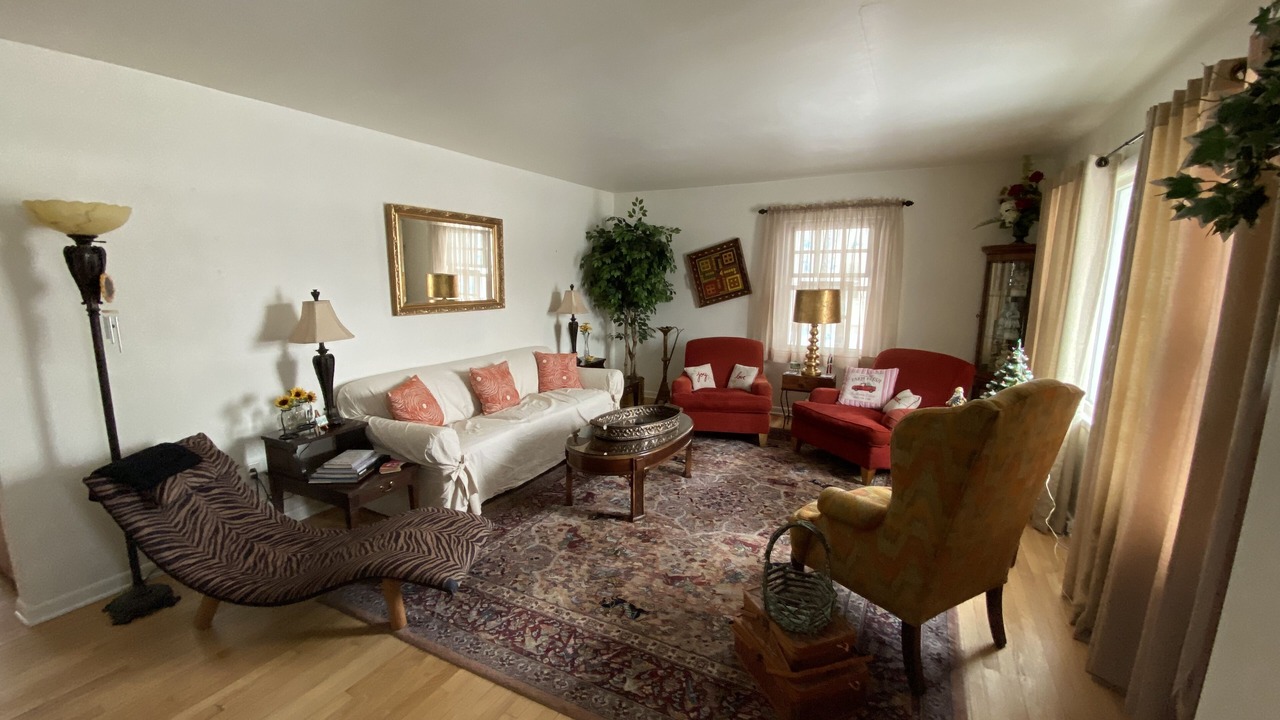 Photo of Livingroom in Burlington