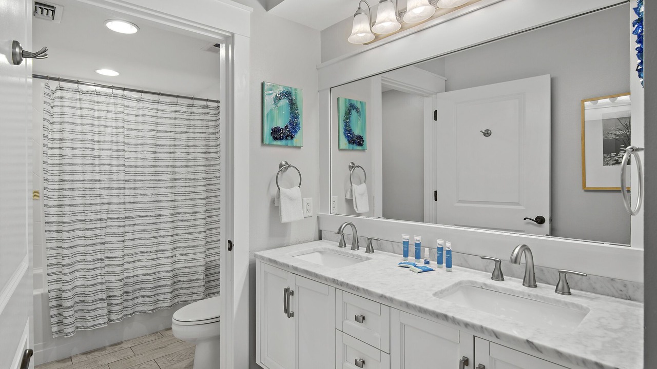 Photo of Bathroom in Baytowne Wharf