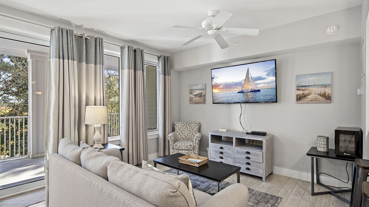 Photo of Livingroom in Baytowne Wharf