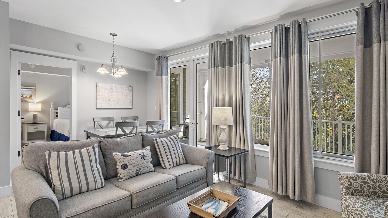 Photo of Livingroom in Baytowne Wharf