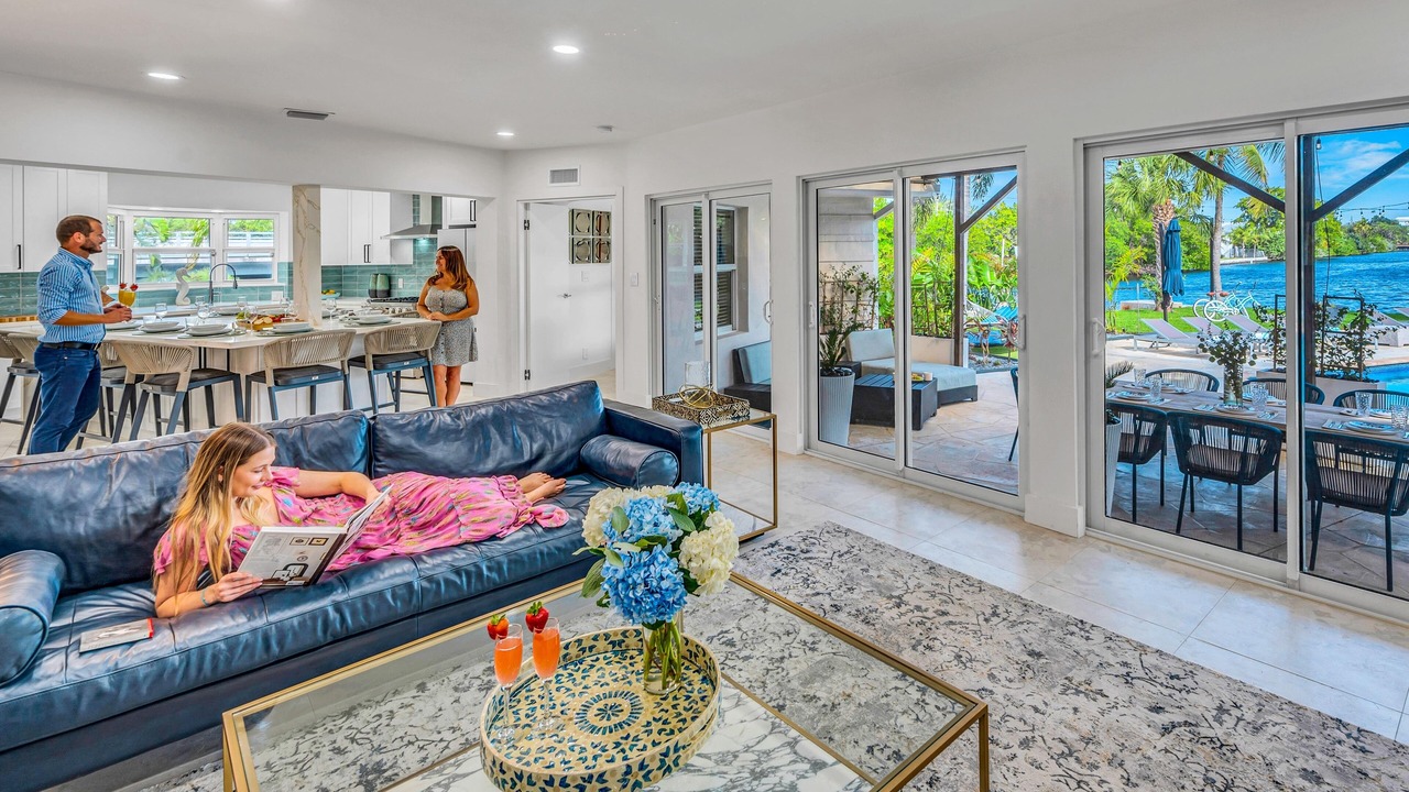 Photo of Livingroom in 17th Street Causeway