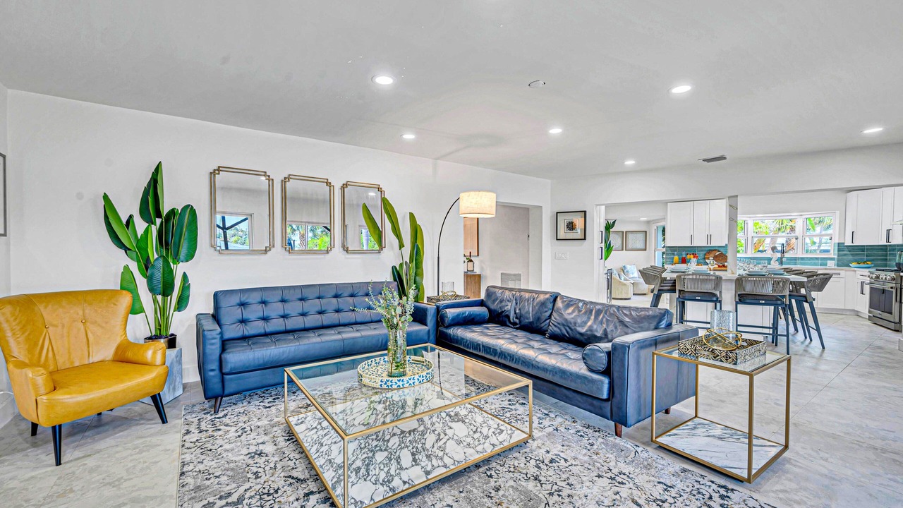 Photo of Livingroom in 17th Street Causeway