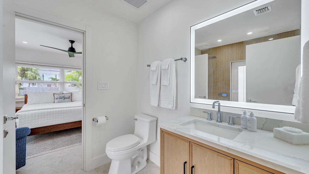 Photo of Bathroom in 17th Street Causeway