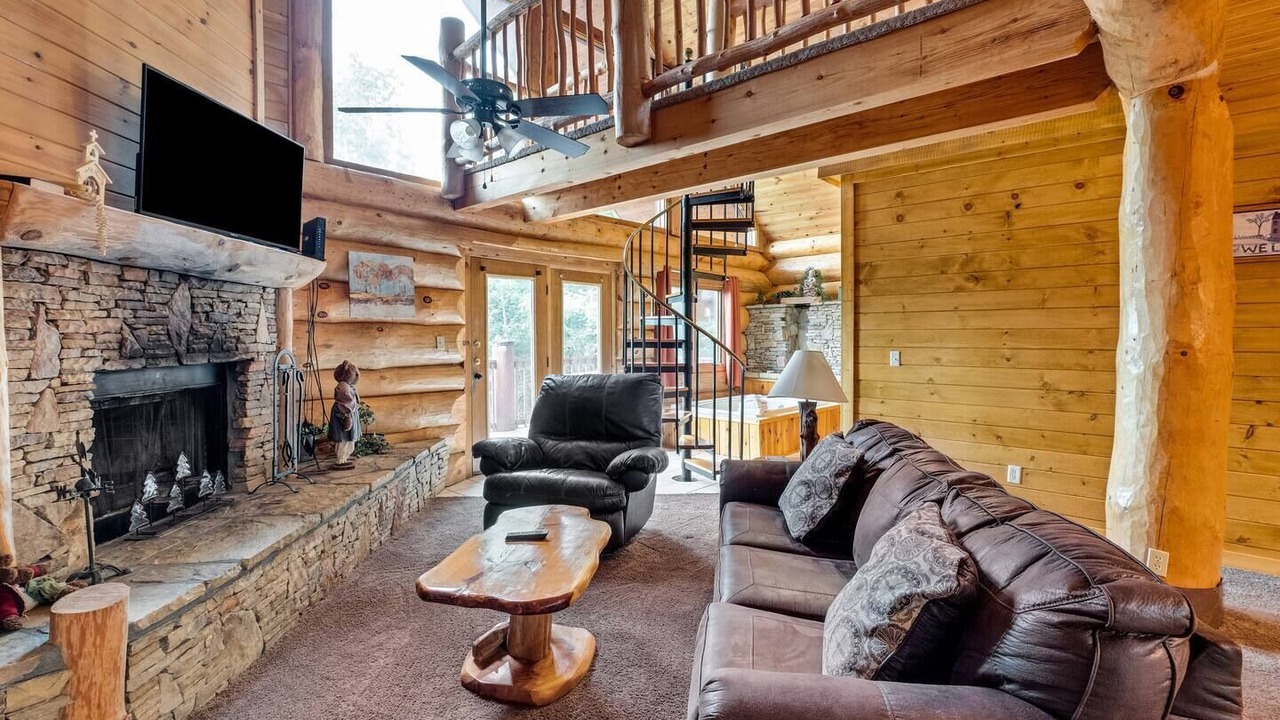 Photo of Livingroom in White Oak Lodge