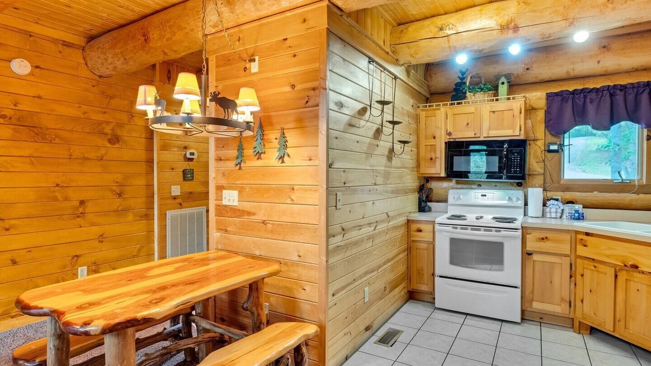 Photo of Kitchen in White Oak Lodge
