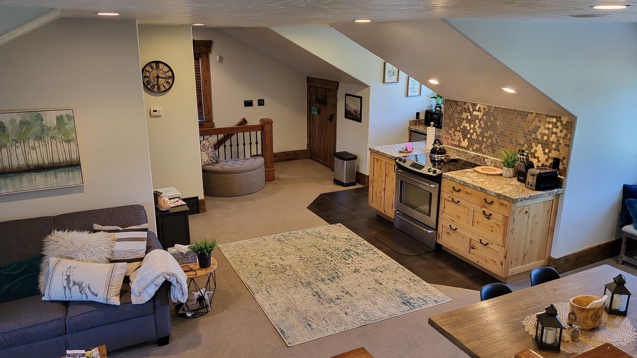 Photo of Livingroom in Midway