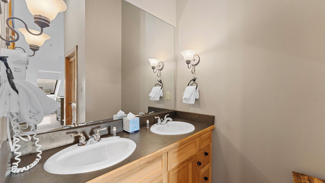 Photo of Bathroom in River Run