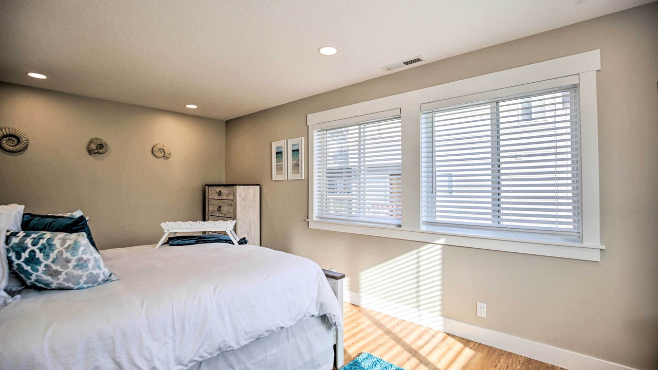 Photo of Bedroom in Lincoln City
