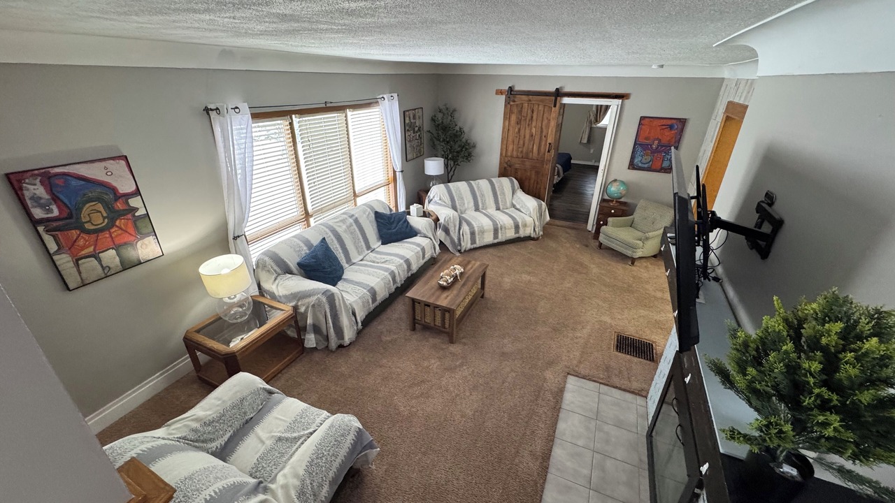 Photo of Livingroom in Westside Connection
