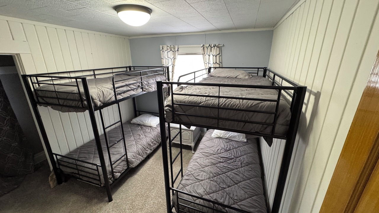 Photo of Bedroom in Westside Connection