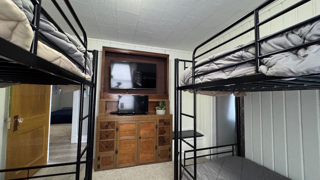 Photo of Bedroom in Westside Connection