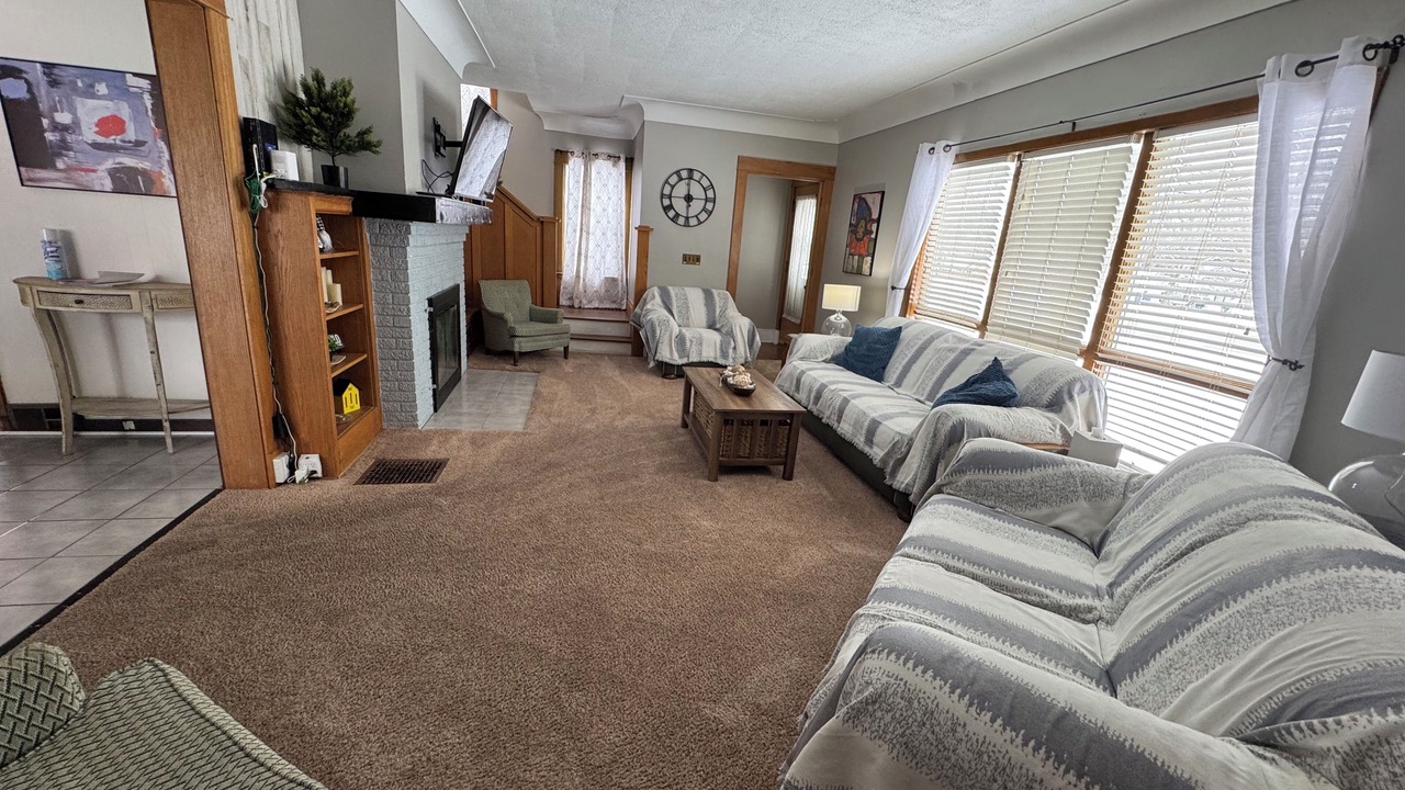 Photo of Livingroom in Westside Connection