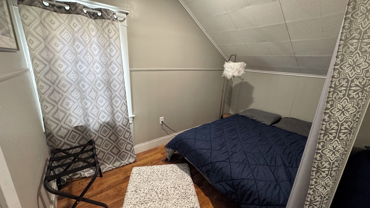 Photo of Bedroom in Westside Connection