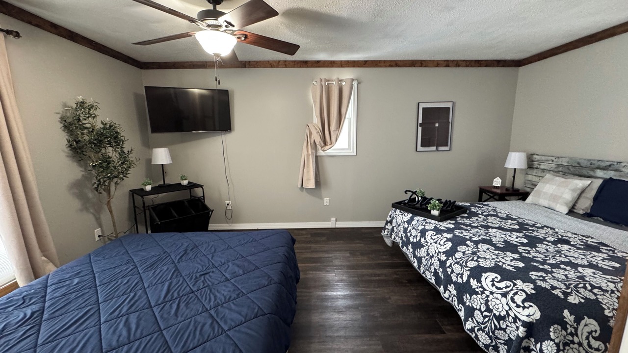 Photo of Bedroom in Westside Connection