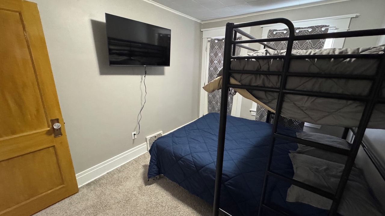 Photo of Bedroom in Westside Connection