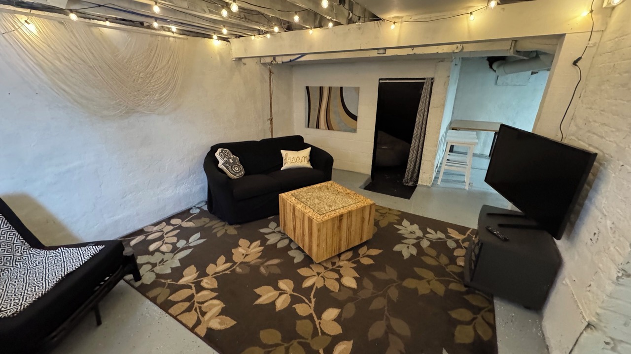Photo of Livingroom in Westside Connection