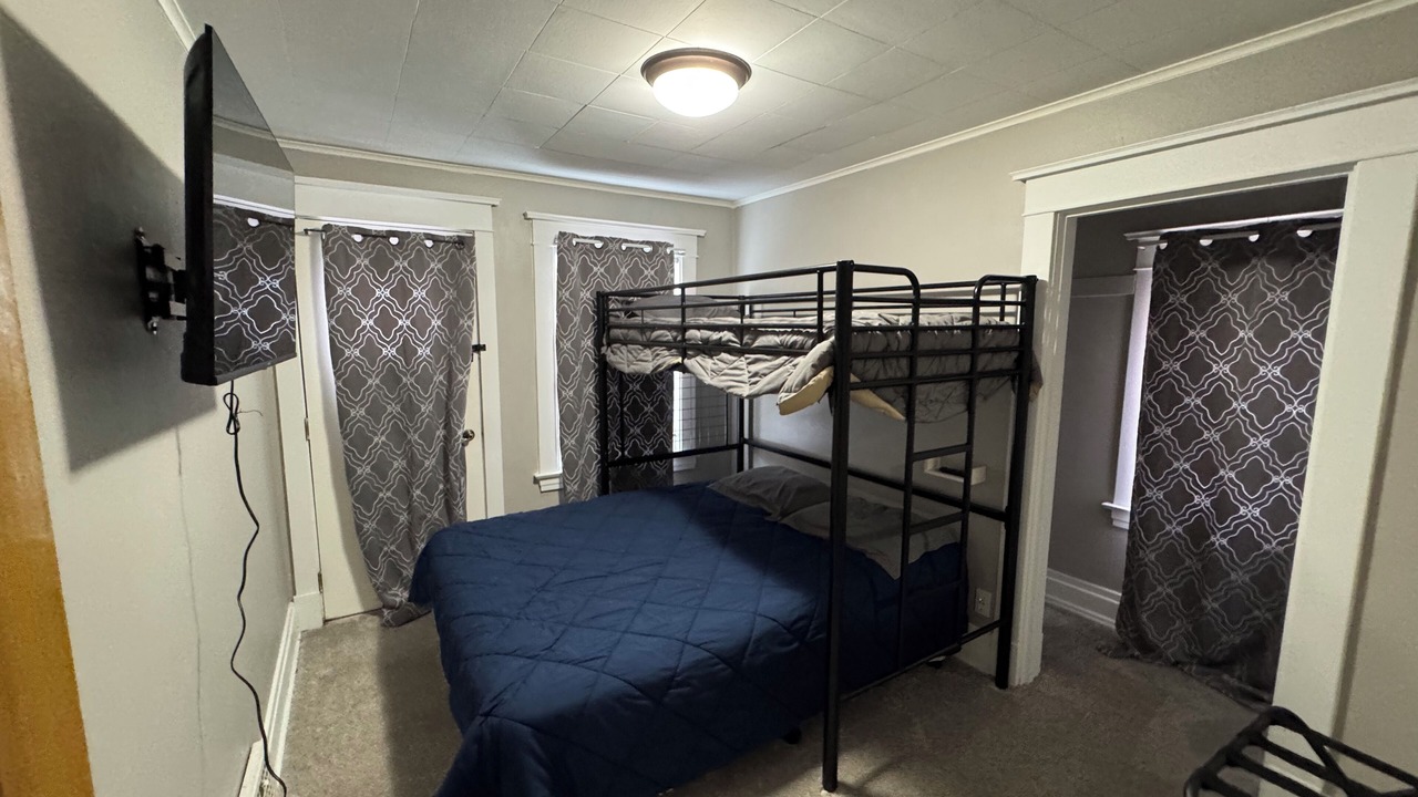 Photo of Bedroom in Westside Connection