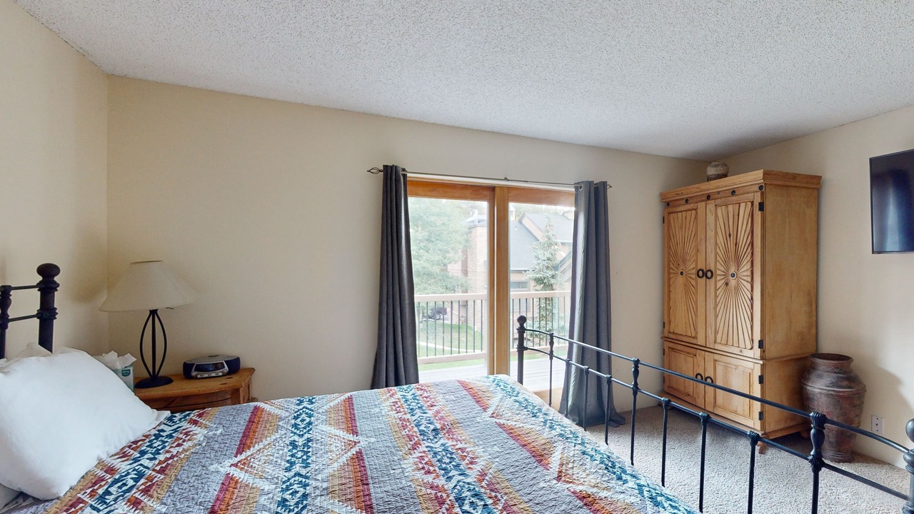 Photo of Bedroom in Peak 9