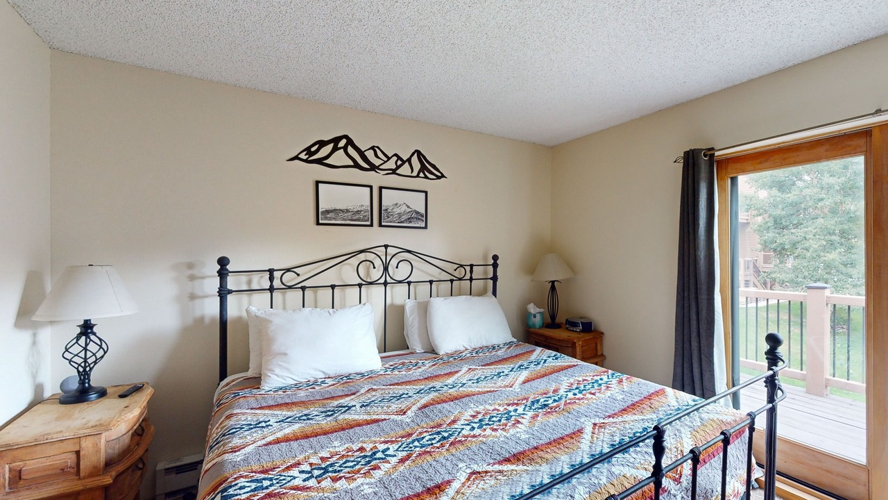 Photo of Bedroom in Peak 9