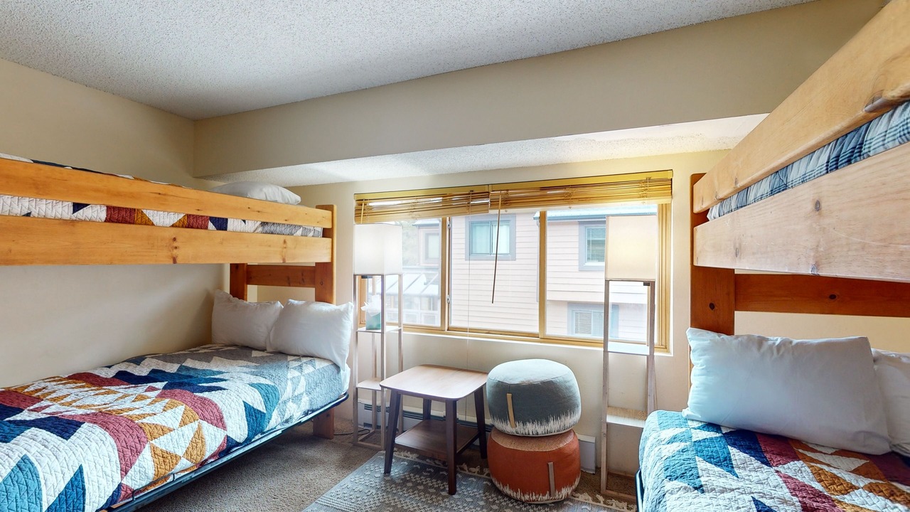 Photo of Bedroom in Peak 9
