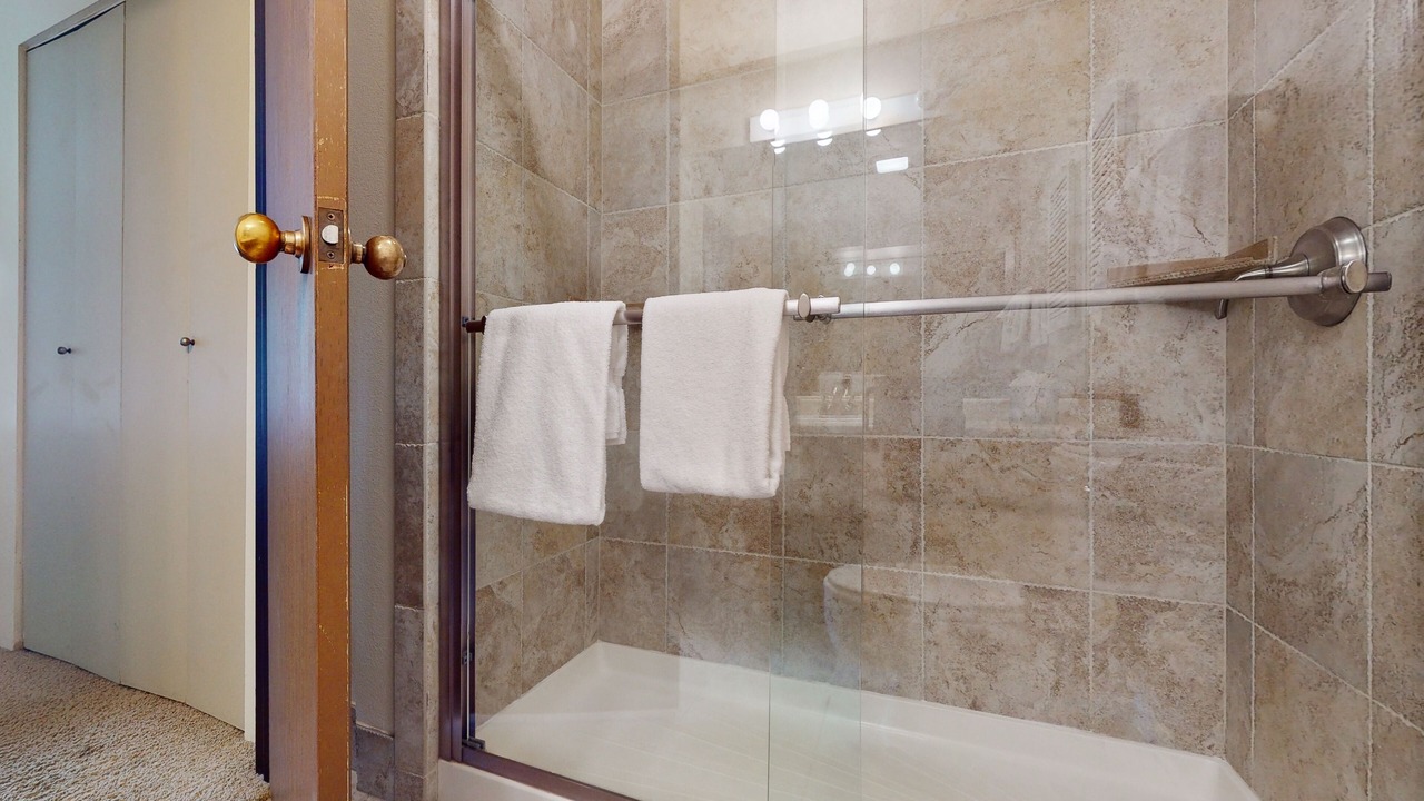 Photo of Bathroom in Peak 9