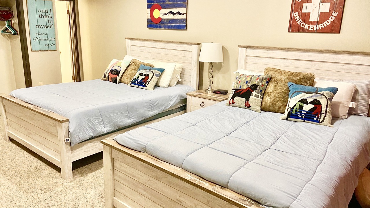 Photo of Bedroom in Peak 9