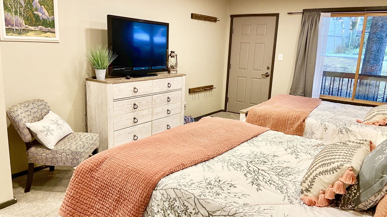 Photo of Bedroom in Peak 9