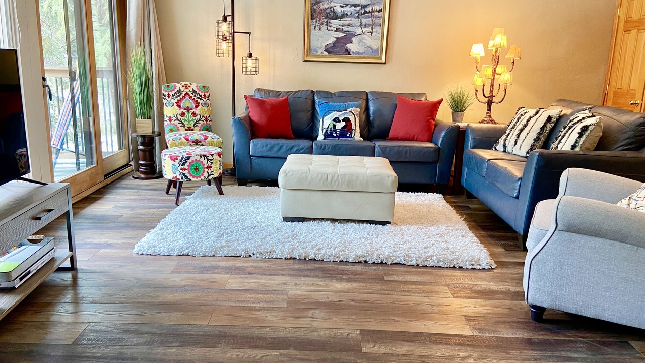 Photo of Livingroom in Peak 9