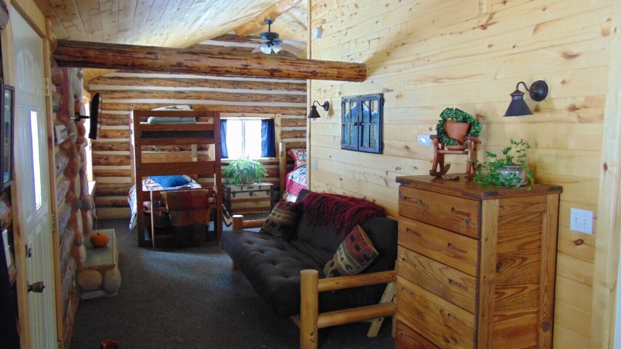 Photo of Livingroom in Divide