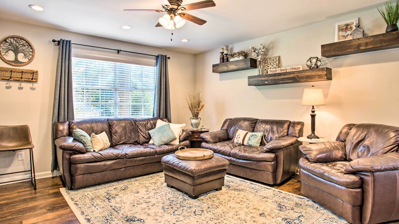 Photo of Livingroom in Clemson