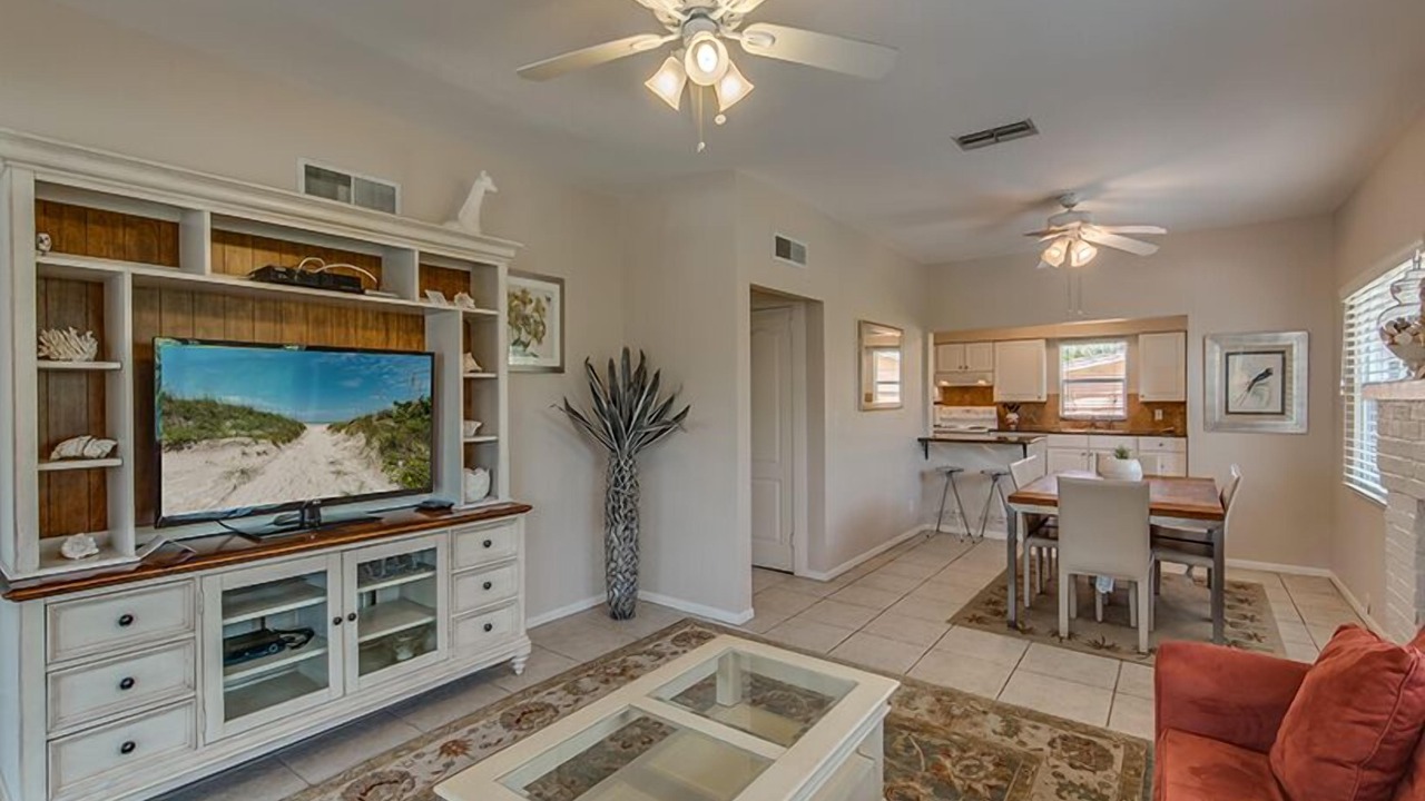 Photo of Livingroom in Bay Esplanade