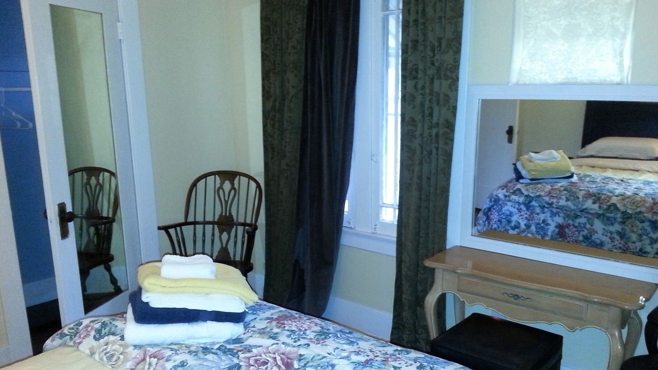 Photo of Bedroom in Mid City