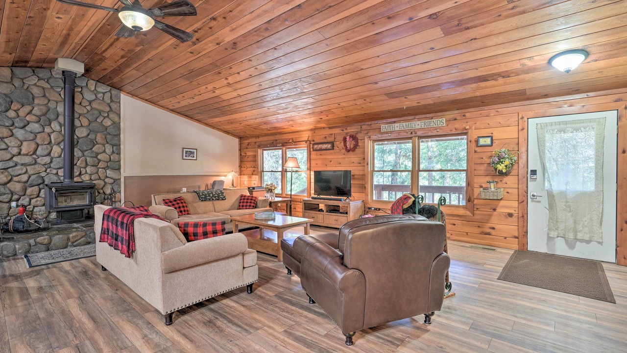 Photo of Livingroom in Pollock Pines