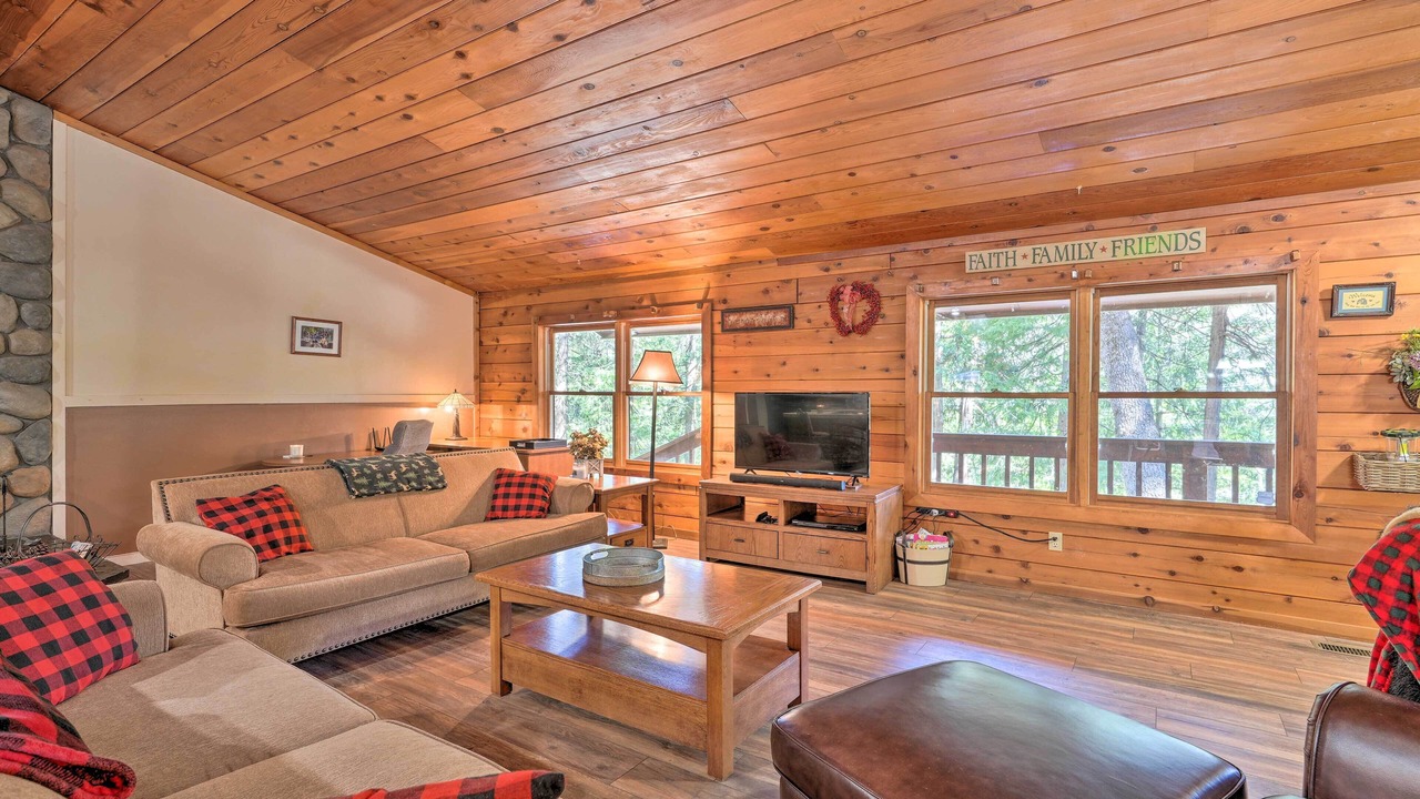Photo of Bedroom in Pollock Pines