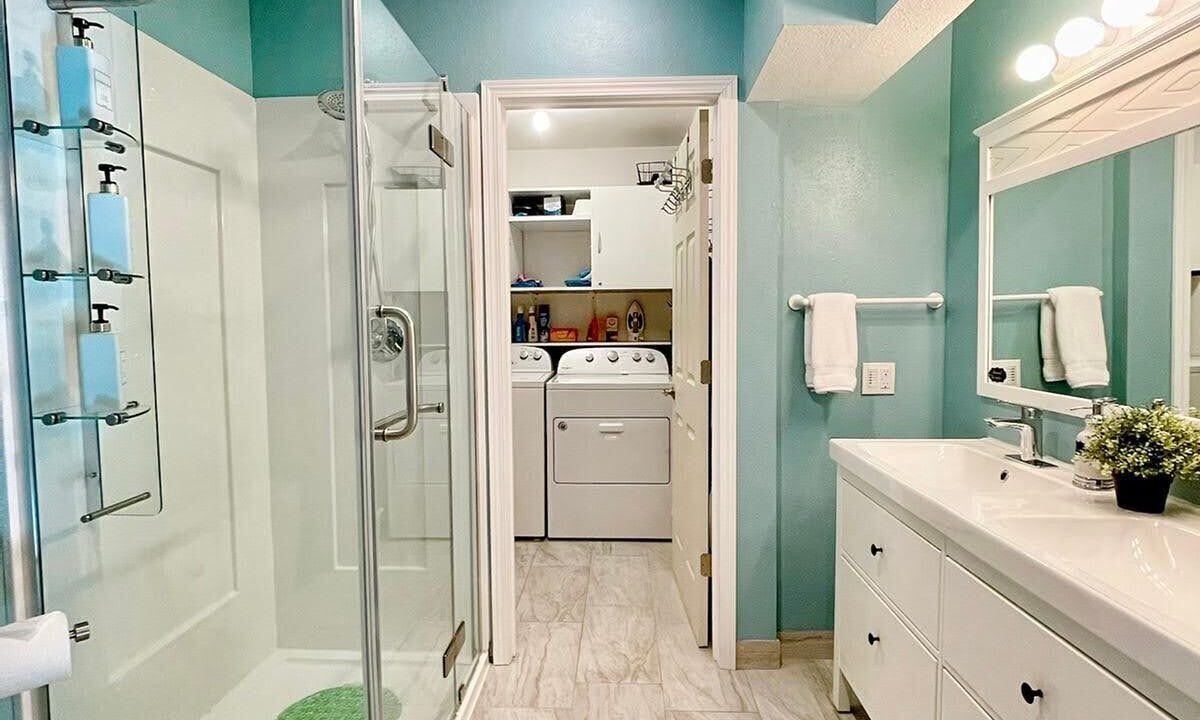 Photo of Bathroom in Sixth Ave West