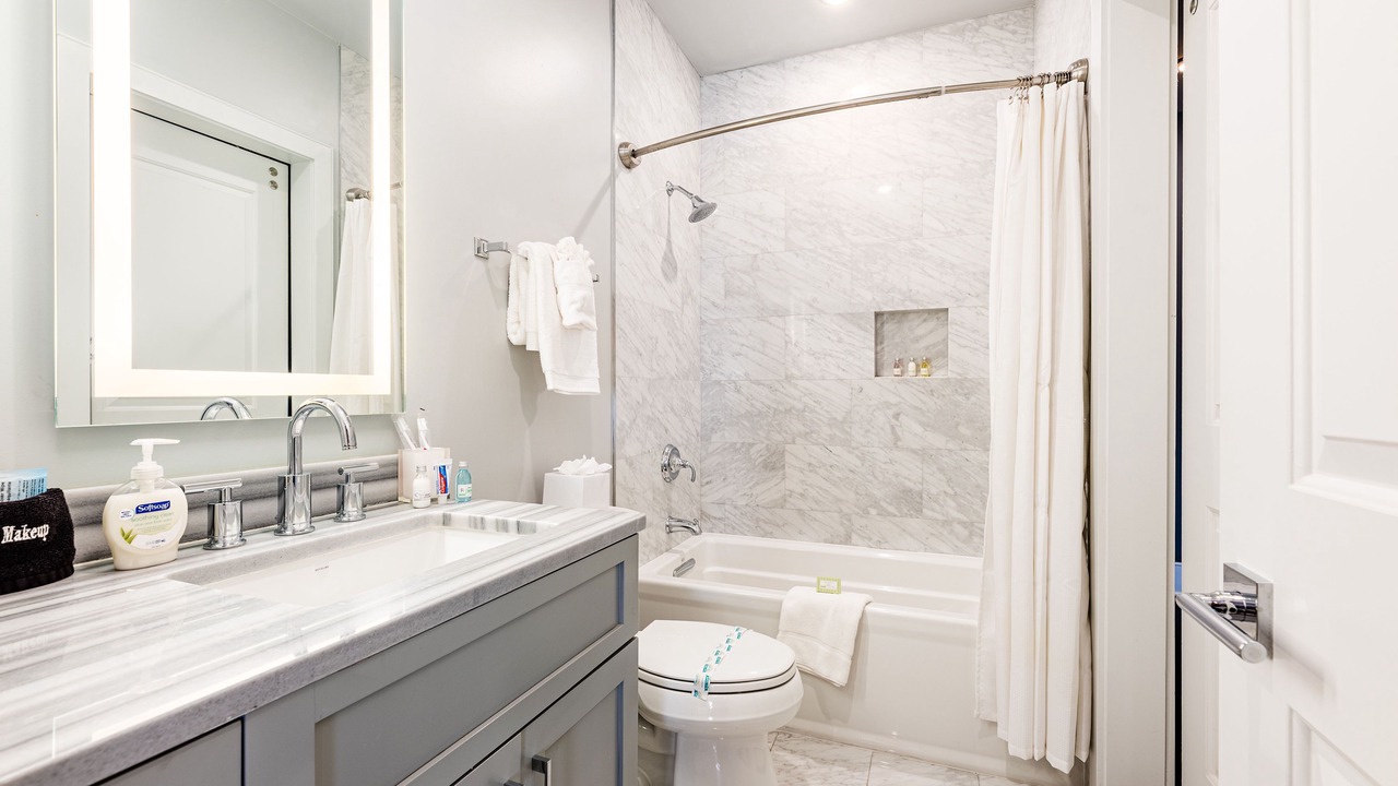 Photo of Bathroom in Arts/Warehouse District