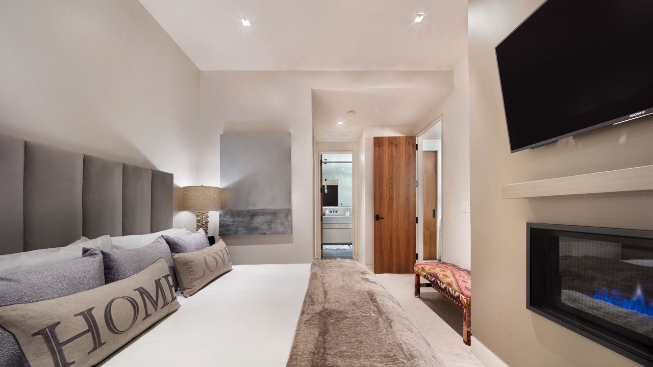 Photo of Livingroom in Empire Pass