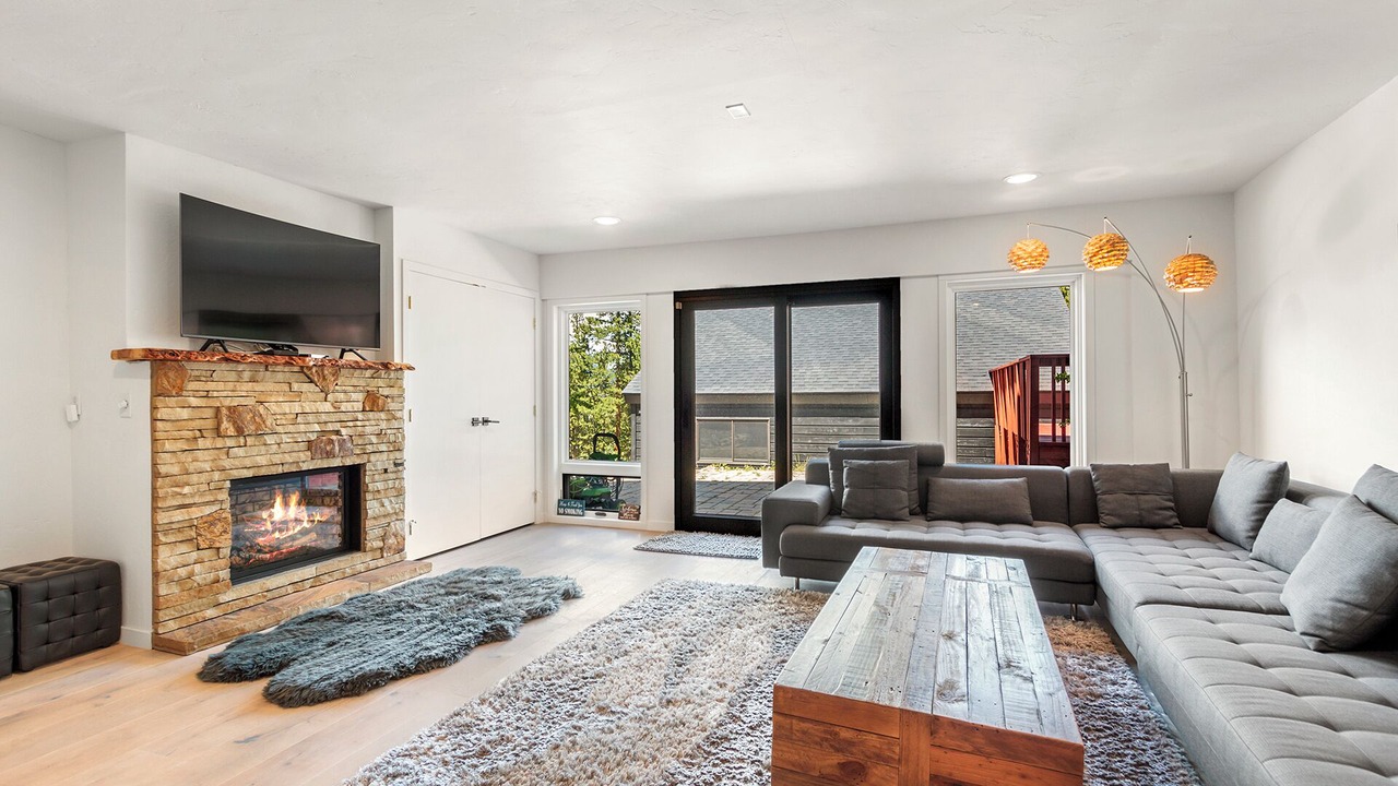 Photo of Livingroom in Forest Hills