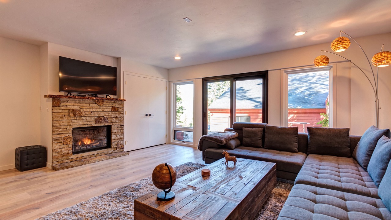 Photo of Livingroom in Forest Hills