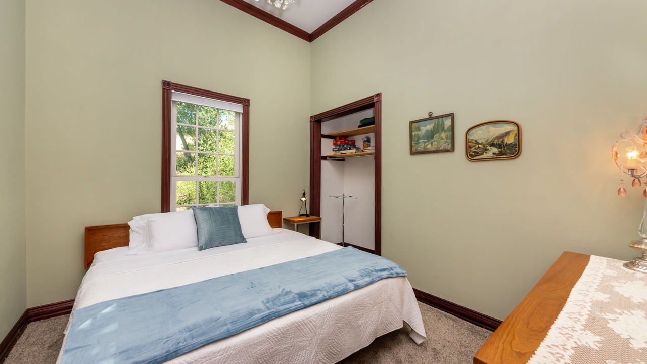 Photo of Bedroom in Central City
