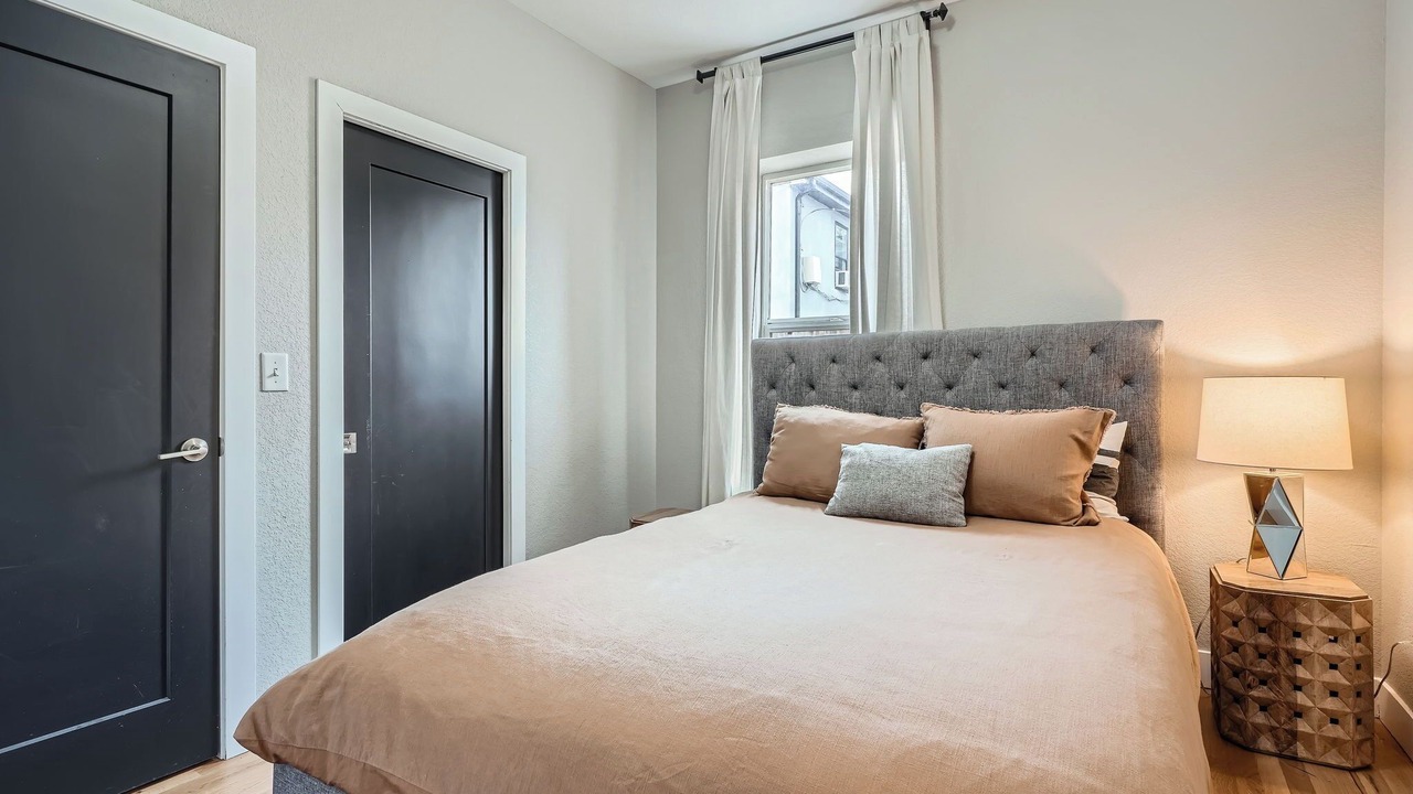 Photo of Bedroom in Jefferson Park