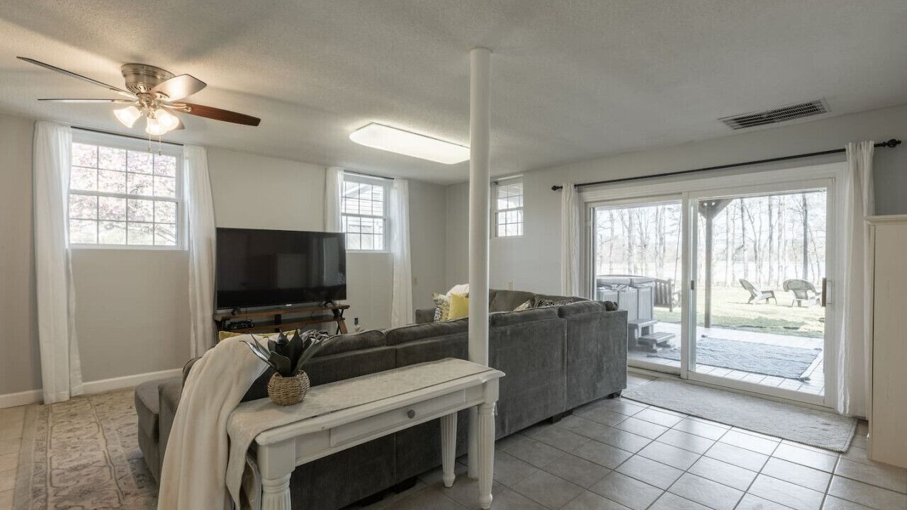 Photo of Livingroom in Middle Valley