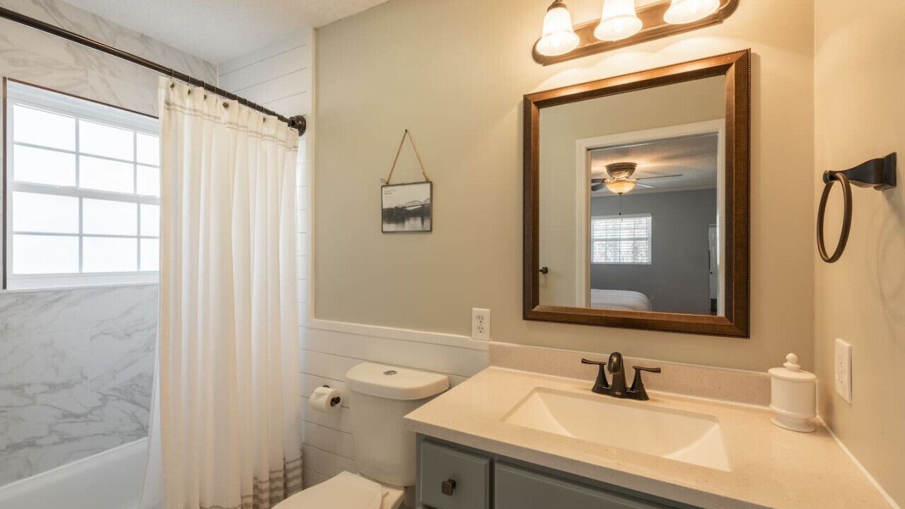 Photo of Bathroom in Middle Valley