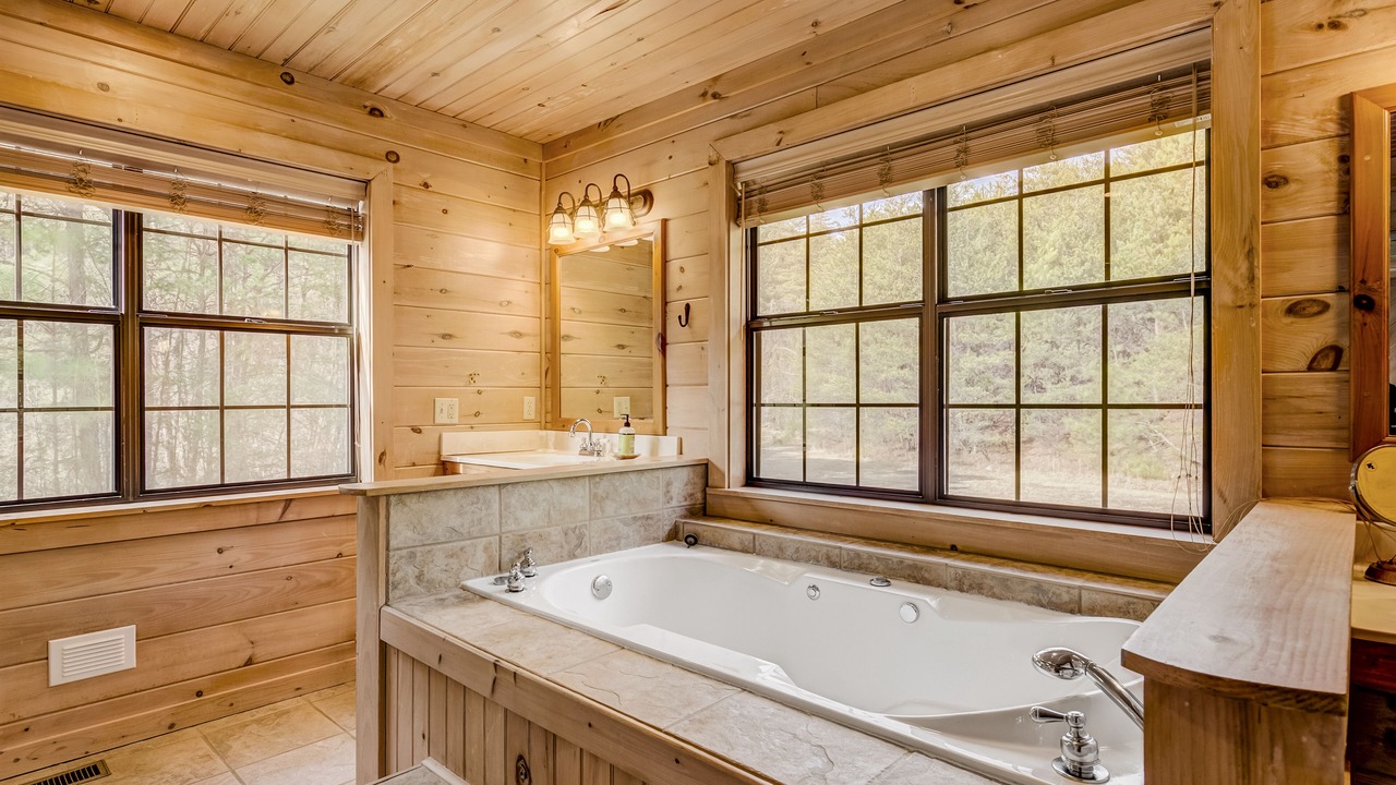 Photo of Bathroom in McCaysville