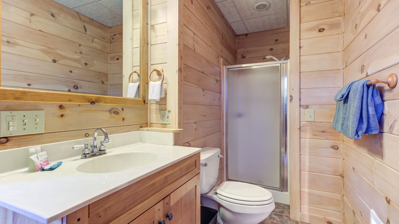 Photo of Bathroom in McCaysville