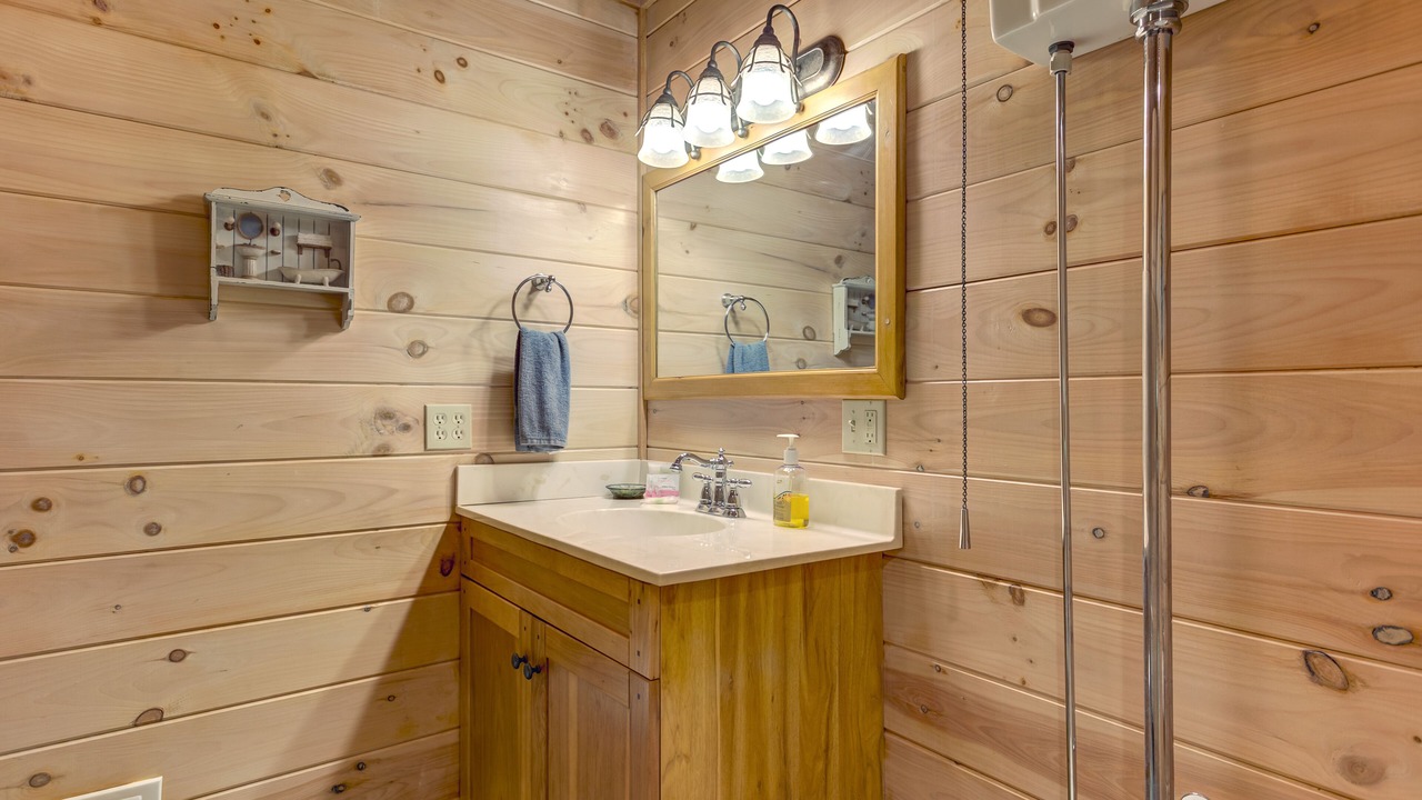 Photo of Bathroom in McCaysville
