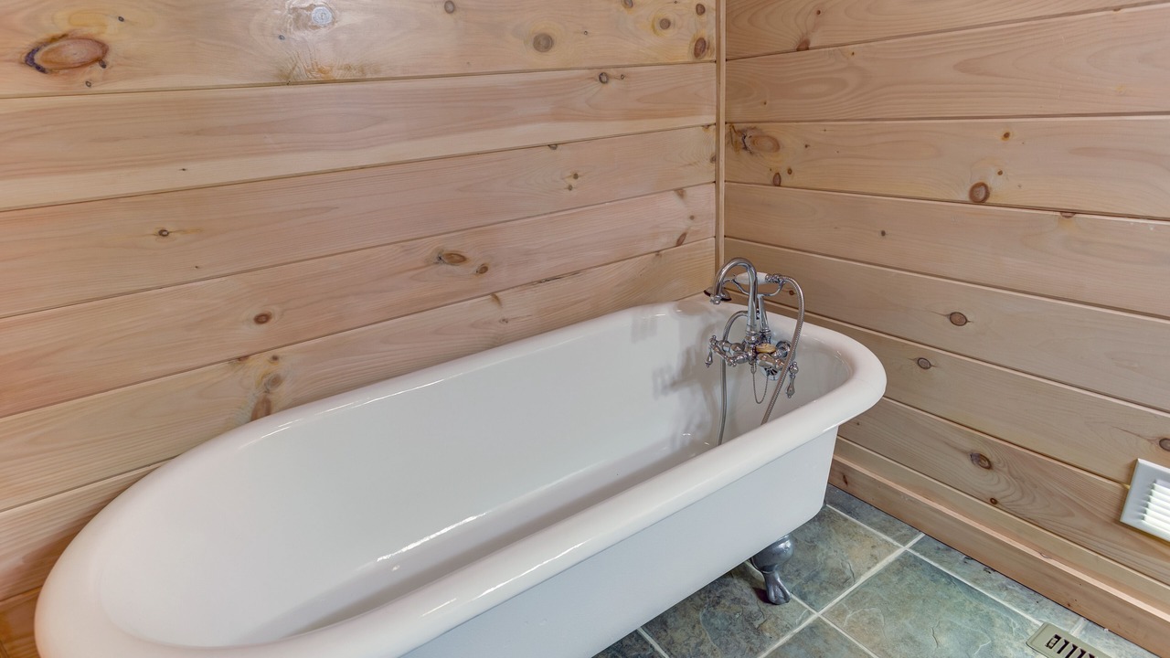 Photo of Bathroom in McCaysville
