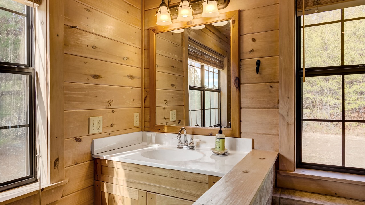 Photo of Bathroom in McCaysville