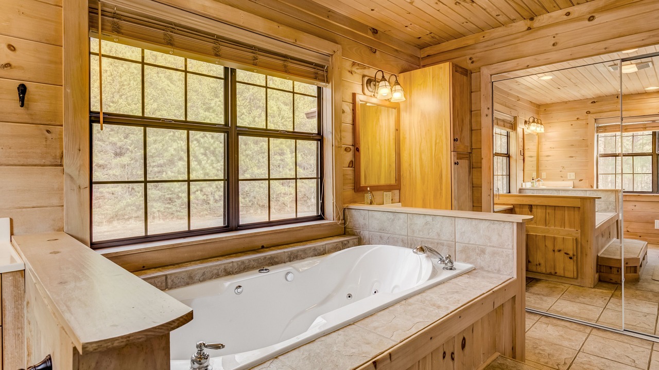 Photo of Bathroom in McCaysville