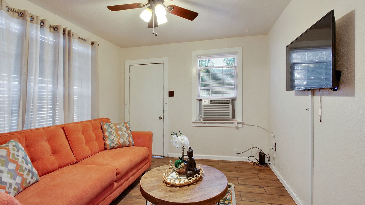 Photo of Livingroom in Esplanade Ridge